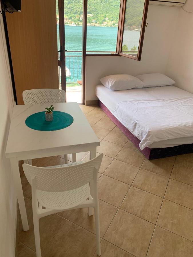 Apartmani Ivana Tivat Buitenkant foto