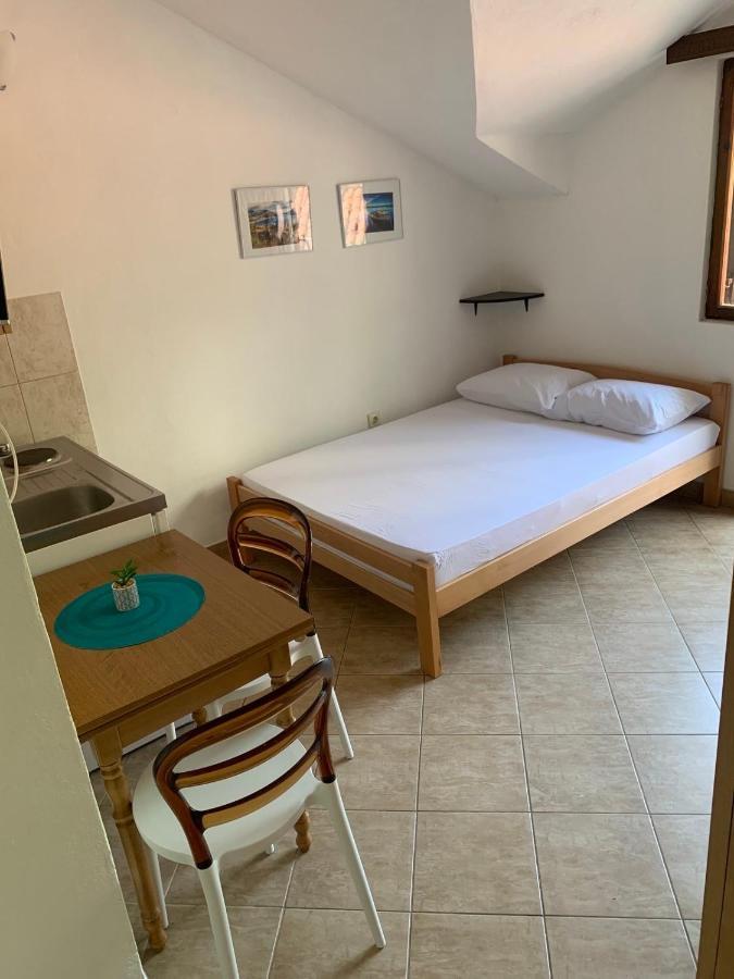Apartmani Ivana Tivat Buitenkant foto