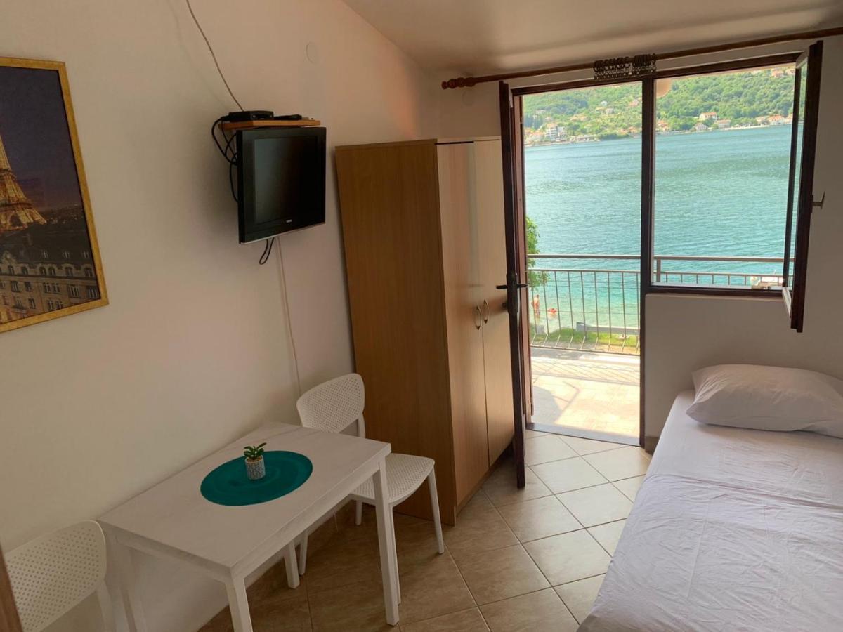 Apartmani Ivana Tivat Buitenkant foto