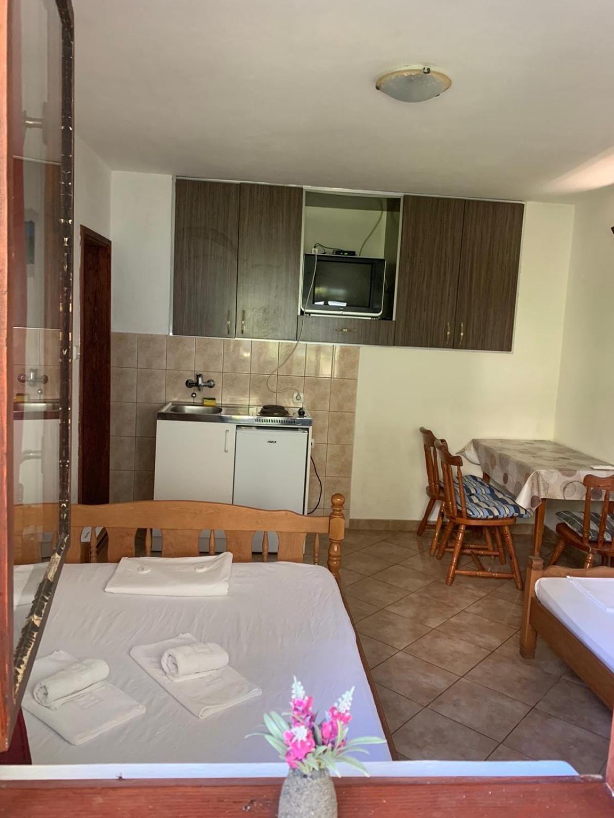 Apartmani Ivana Tivat Buitenkant foto