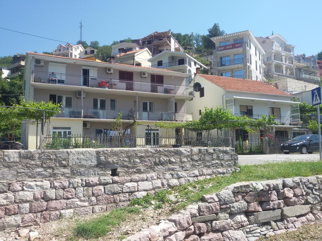 Apartmani Ivana Tivat Buitenkant foto