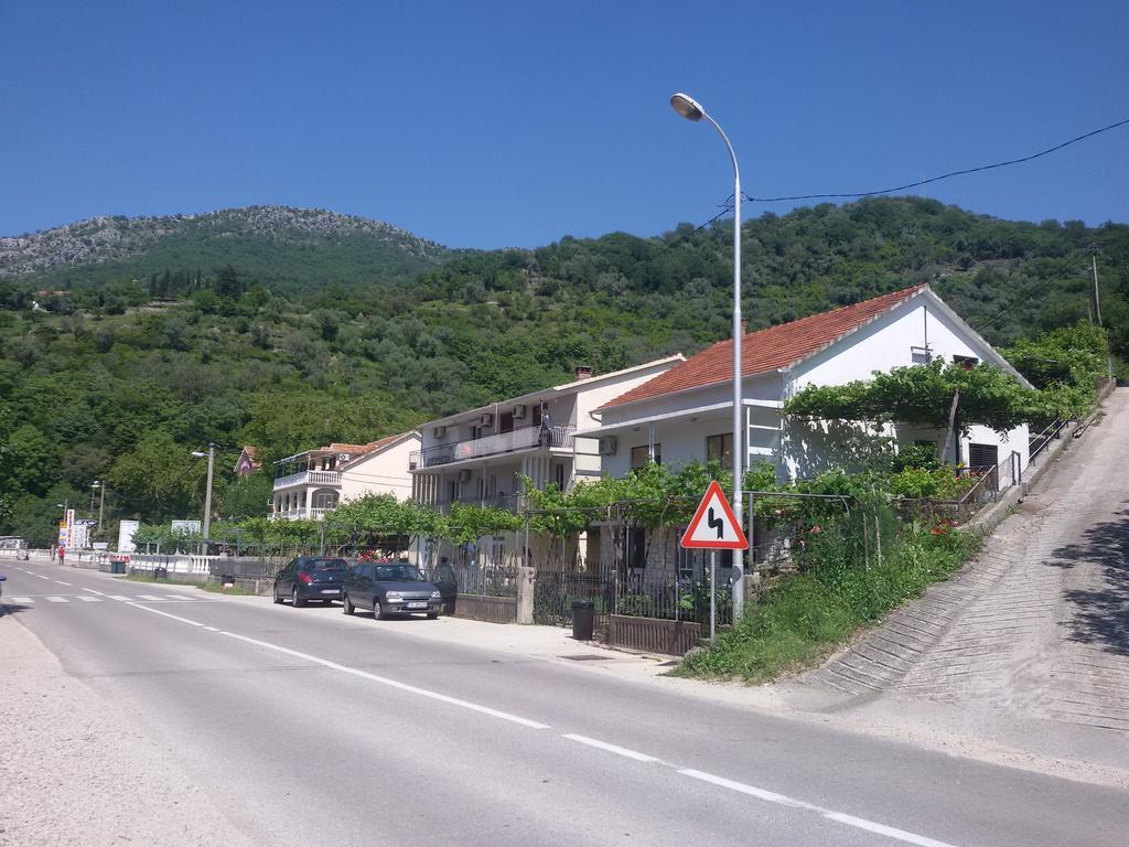 Apartmani Ivana Tivat Buitenkant foto