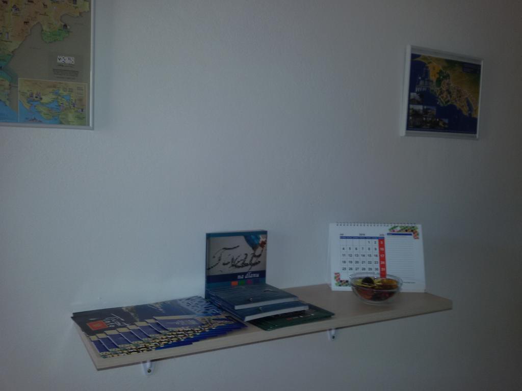 Apartmani Ivana Tivat Buitenkant foto