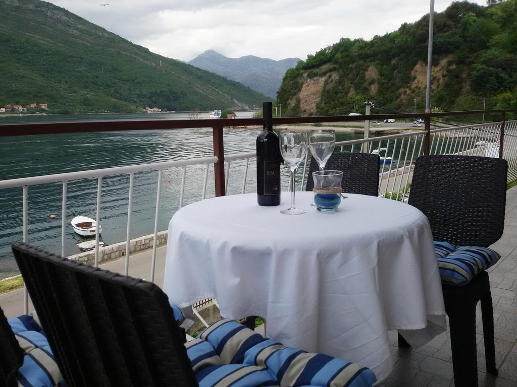 Apartmani Ivana Tivat Buitenkant foto