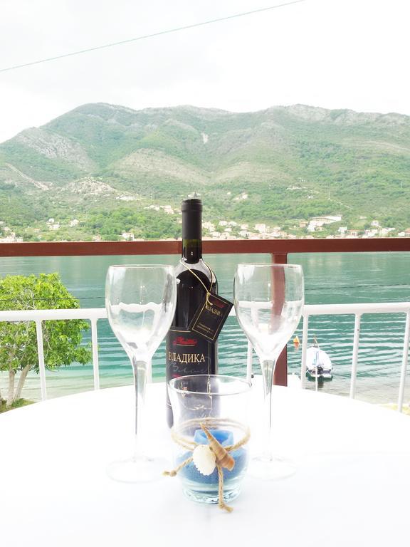 Apartmani Ivana Tivat Buitenkant foto
