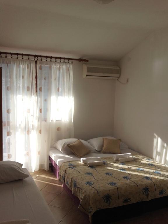Apartmani Ivana Tivat Buitenkant foto