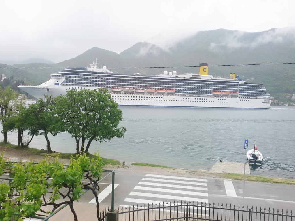 Apartmani Ivana Tivat Buitenkant foto