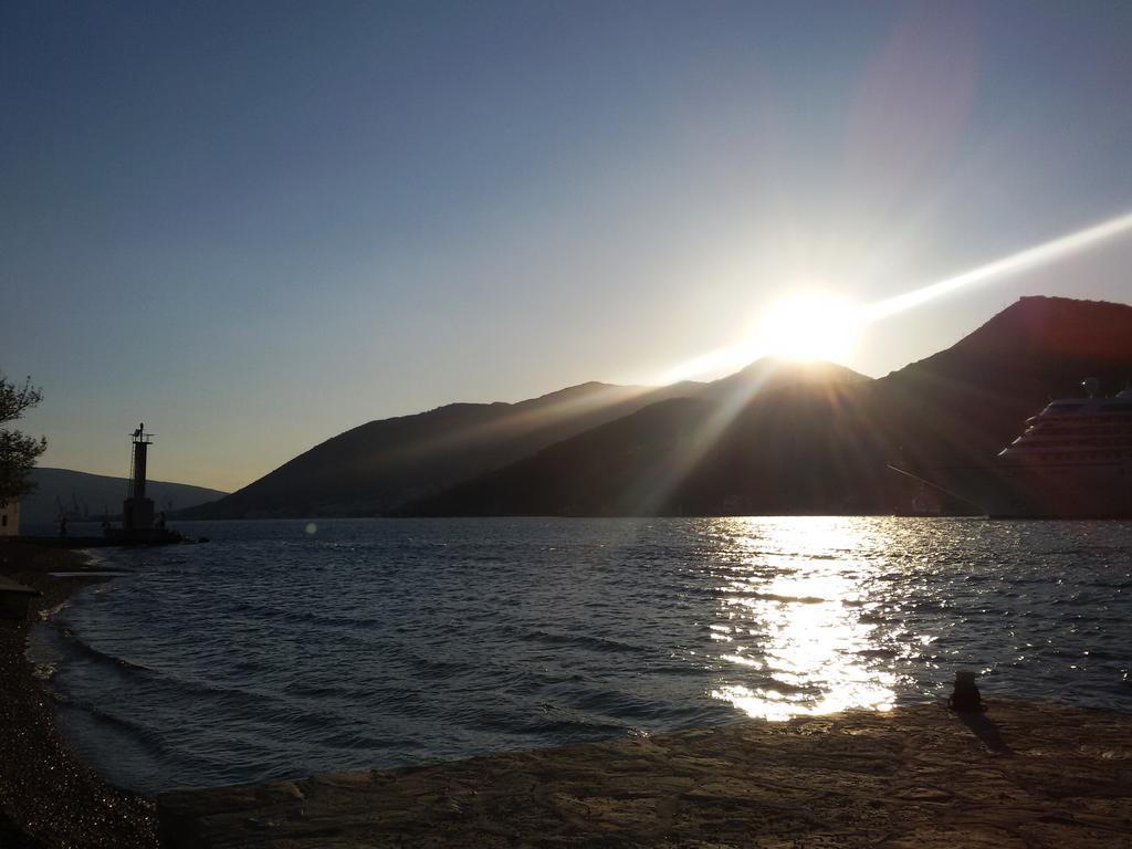 Apartmani Ivana Tivat Buitenkant foto