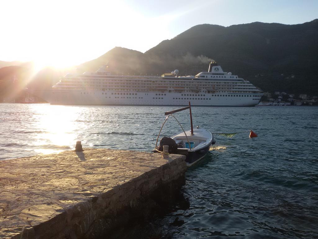 Apartmani Ivana Tivat Buitenkant foto