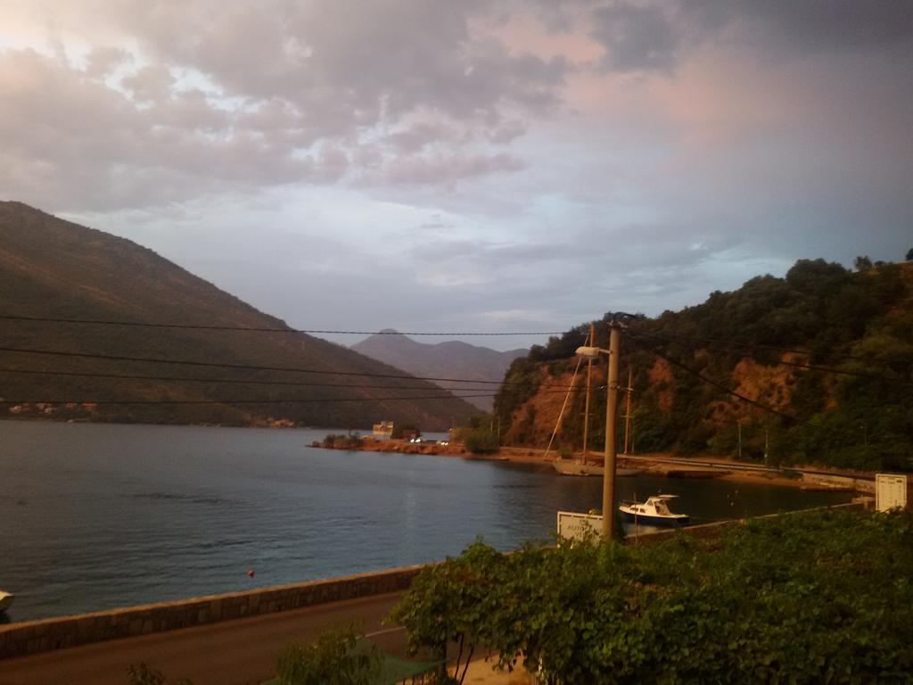 Apartmani Ivana Tivat Buitenkant foto
